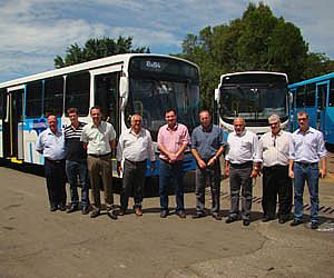Comitiva saltense conhece novos ônibus que integrarão a frota em 2011
