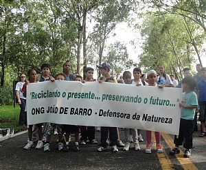 Conscientização e protesto marcam III Caminhada Ecológica pelo Tietê