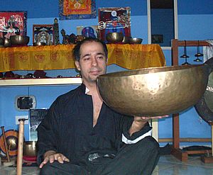 Mestre Peterson Menezes adquiri mais um sino tibetano para a coleção