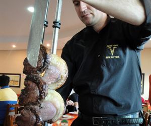 Restaurante Bife de Tira faz promo��o especial para mulheres