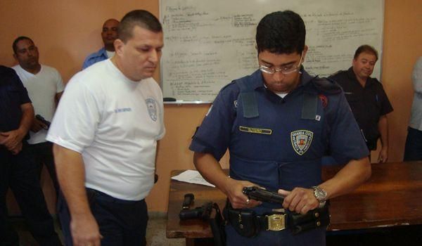 Guarda Municipal faz treinamento de manuseio de arma de fogo