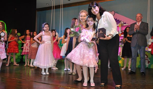 Carolina Crescente é eleita Miss Itu Infantil 2013