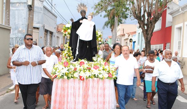 Festa de São Benedito atrai vários fiéis para procissão em Itu