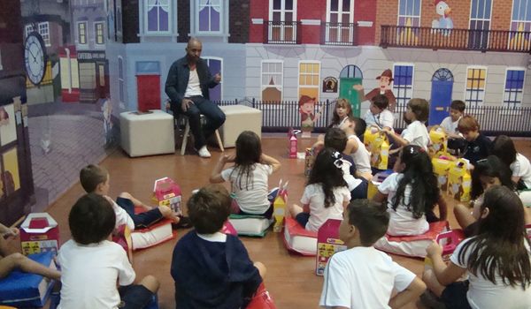 Colégio Almeida Júnior desenvolve atividades para incentivar a leitura
