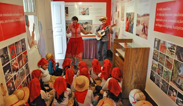 Ação educativa reúne crianças no Museu da Música de Itu 