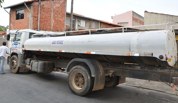 Governo autoriza contratação emergencial de caminhões-pipa para Itu