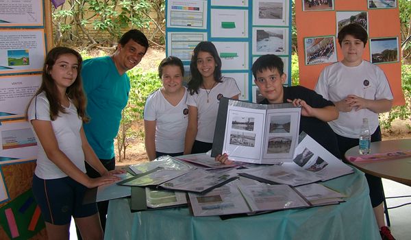 Expo Educativa do Colégio Almeida Júnior reúne pais e alunos