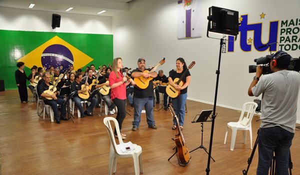 Orquestra Ituana de Viola Caipira faz ensaio aberto no Paço Municipal 