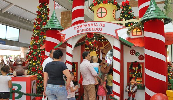 Decoração de Natal do Plaza Shopping Itu traz a magia dos brinquedos