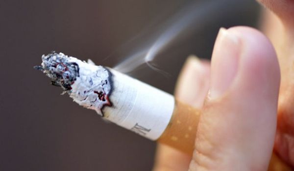 Lei federal proíbe fumar em ambientes fechados de todo o País