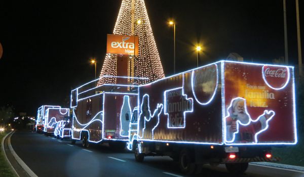 Caravana de Natal da Coca-Cola traz espetáculo de luzes a Itu