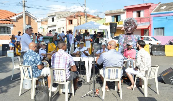 Grupo Boêmios de Itu se apresenta no projeto "Samba na Barra