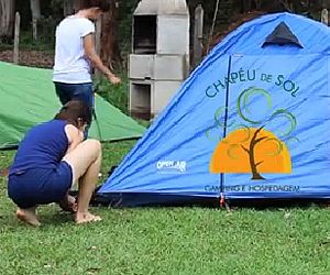 Chapéu de Sol produz vídeo com dicas para quem quer começar a acampar