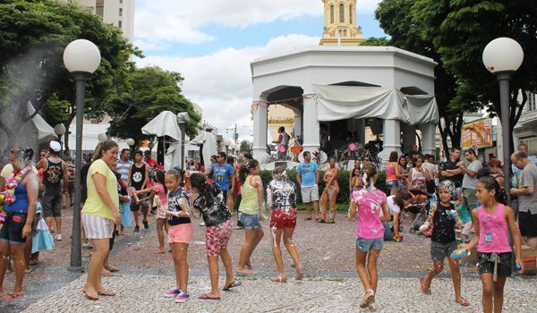 Matinês na Praça da Matriz de Itu são marcadas pela folia das crianças