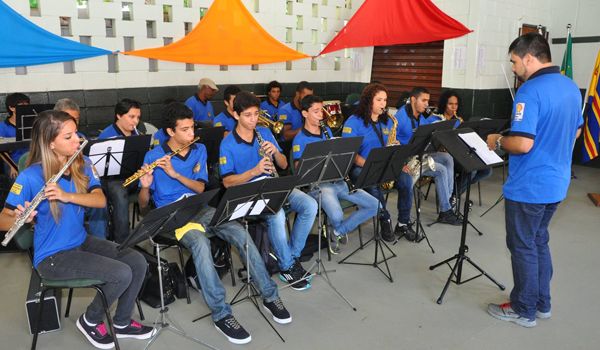 Escola Municipal de Porto Feliz celebra seu 30º aniversário com festa 