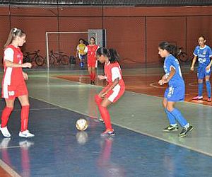 Secretaria de Esportes faz seletivas para equipes de futsal feminino