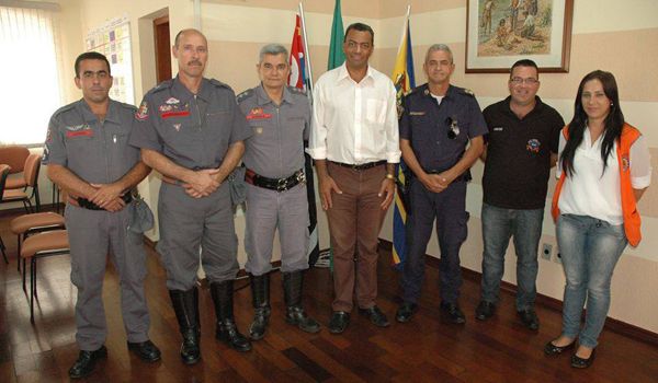 Comandante do subgrupamento dos Bombeiros visita gabinete do prefeito
