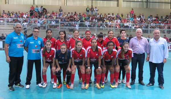 Meninas de Itu goleiam na abertura da Copa TV TEM de Futsal