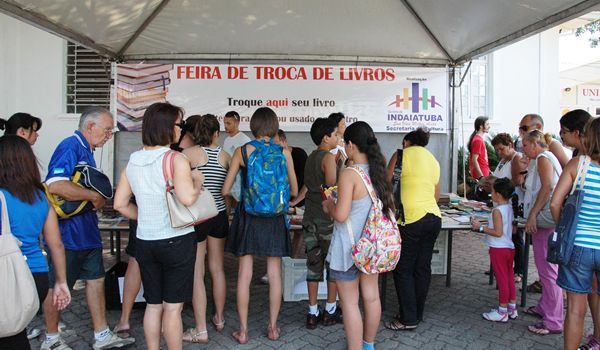 Praça Elis Regina recebe Feira de Troca de Livros no sábado