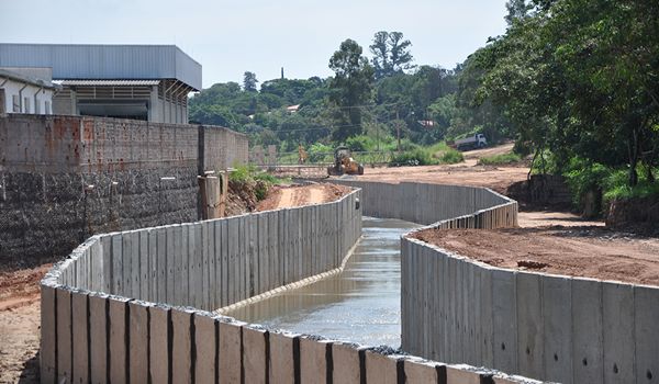 Obras de canalização do Córrego Guaraú estão 90% concluídas