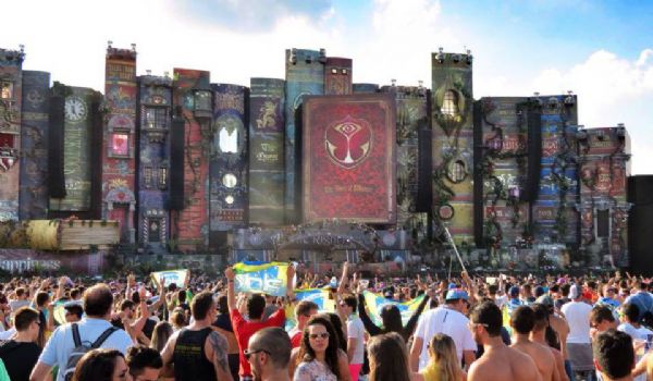Tomorrowland Brasil: festival atrai pessoas de diversos países a Itu