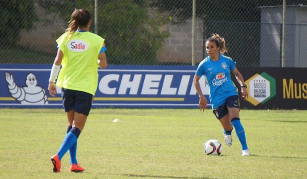 Marta treina com a Seleção Brasileira Feminina em Itu