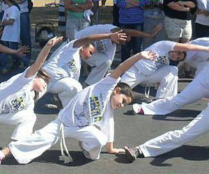 Grupo Abalô Capoeira promove "Aulão" na Av. Galileu Bicudo no domingo