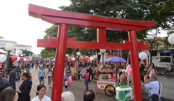 Praça da Matriz recebe a 6ª Festa Japonesa de Itu