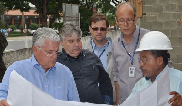 Autoridades municipais de Itu vistoriam obras na área da saúde