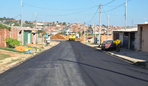 Obras de pavimentação do bairro Altos do Jequitibá são iniciadas