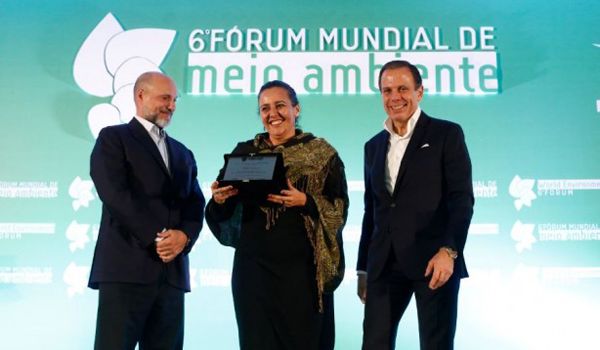 Malu Ribeiro é premiada no Fórum Mundial de Meio Ambiente