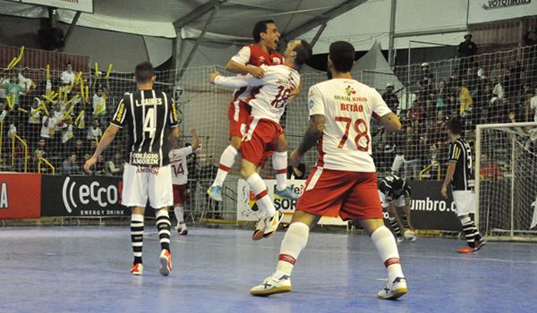 Futsal Brasil Kirin goleia o Corinthians na Arena Alavanca