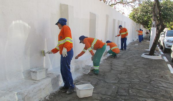 Equipes realizam obras de conservação no Cemitério Municipal