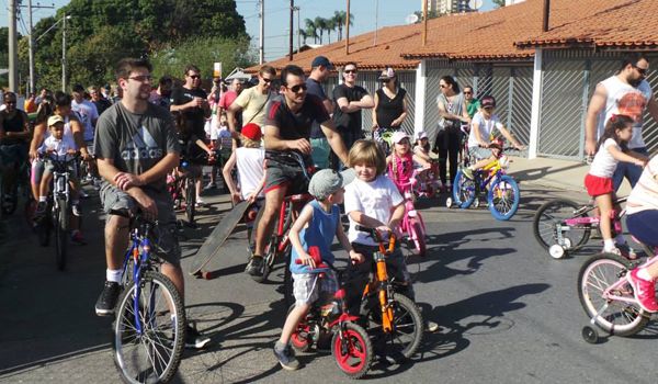 Colégio Monteiro Lobato realiza Passeio Ciclístico de Dia dos Pais