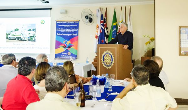 Rotary Club Itu recebe palestra sobre coleta de resíduos sólidos