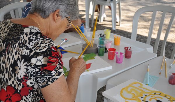 Equipe da Pintura Solidária realiza oficina gratuita em Itu