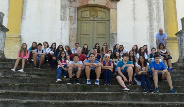 Alunos do Colégio Anglo-Itu visitam cidades históricas de Minas Gerais