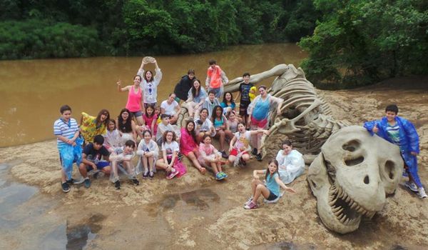 Alunos do 5º ano do Colégio Monteiro Lobato fazem viagem de formatura