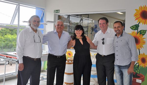 Projeto Girassol recebe doação de máquina para confecção de fraldas