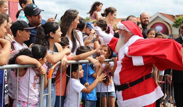 Papai Noel chega ao Plaza Shopping Itu e inaugura "Natal dos Pinguins"