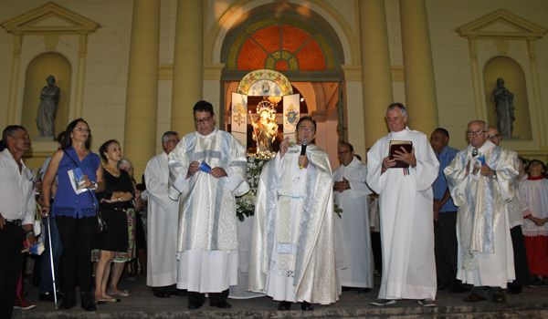 Padroeira de Itu é celebrada com Missa Festiva e Procissão Luminosa 