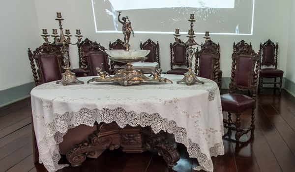 Exposição do Museu Republicano possui móveis do avô de Monteiro Lobato