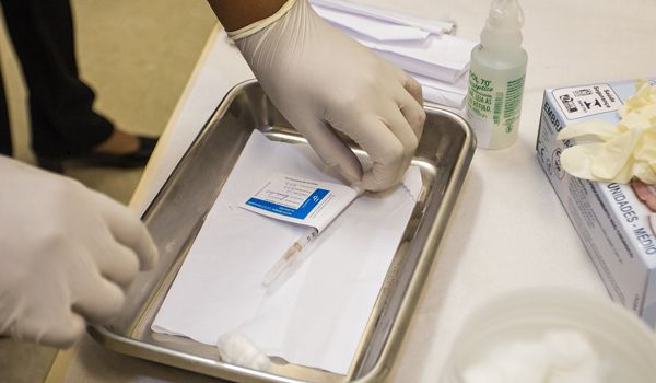 Primeira vacina brasileira contra dengue passa por teste final 