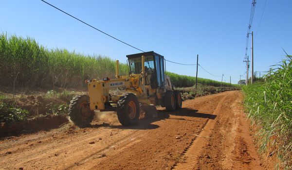 Prefeitura realiza serviço de manutenção em estradas rurais de Itu