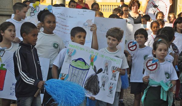 Estudantes da rede infantil realizam atividade de combate à Dengue