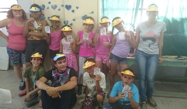 Crianças e adolescentes do Recriança participam do combate à dengue