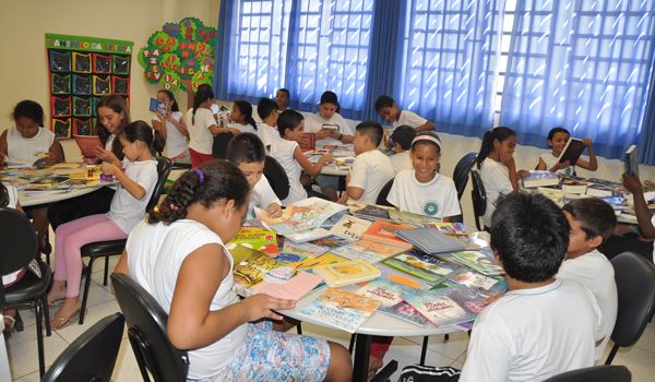 Porto Feliz adquire mais de 2,8 mil livros para a rede municipal