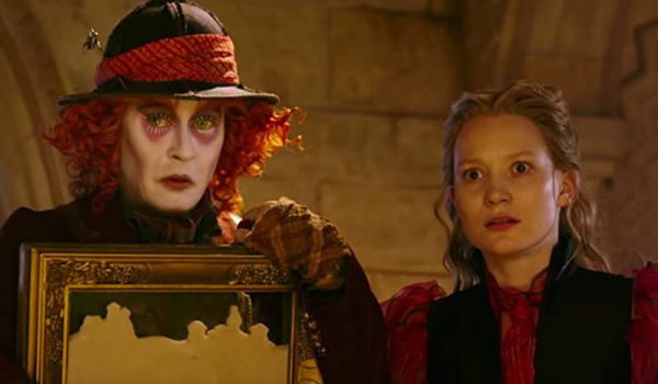Disney divulga novas cenas do filme "Alice Através do Espelho"