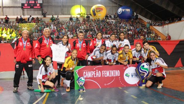 Equipe feminina de Itu é campeã da Copa TV TEM de Futsal 2016
