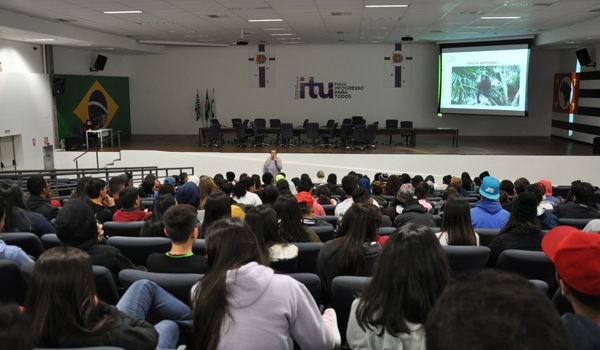 Cerca de 130 alunos participam de palestra no "Mês do Meio Ambiente"